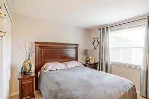 10118 Hunters Point Ct, Tampa, FL 33615 - Photo 13