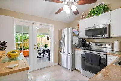10118 Hunters Point Court, Tampa, FL 33615 - Photo 5