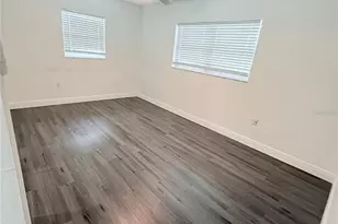 1557 Robinson Dr N, Saint Petersburg, FL 33710 - Photo 17