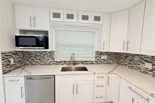 1557 Robinson Dr N, Saint Petersburg, FL 33710 - Photo 7