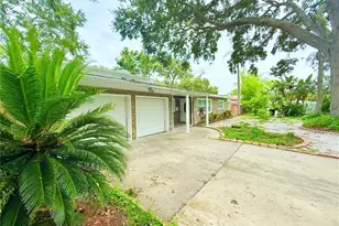 1557 Robinson Dr N, Saint Petersburg, FL 33710 - Photo 3