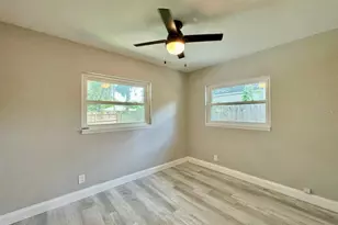 1918 E Shadowlawn Ave, Tampa, FL 33610 - Photo 23