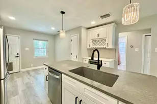 1918 E Shadowlawn Ave, Tampa, FL 33610 - Photo 7