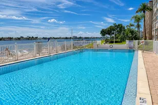 1847 Shore Dr S, Saint Petersburg, FL 33707 - Photo 19