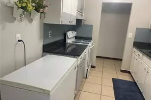 8415 N Gomez Ave, Tampa, FL 33614 - Photo 9