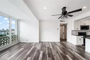 31 Island Way, Clearwater Beach, FL 33767 - Photo 15