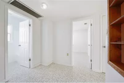 9708 Forest Hills Drive, Tampa, FL 33612 - Photo 15