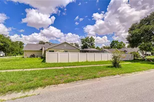 1108 Dockside Dr, Lutz, FL 33559 - Photo 9