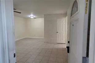 6717 Mornay Cir, Tampa, FL 33615 - Photo 3
