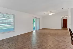 2423 Buckhorn Manor Dr, Valrico, FL 33594 - Photo 11