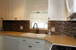 92 Thatch Palm St E, Largo, FL 33770 - Photo 3