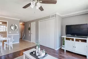 13812 Orange Sunset Dr, Tampa, FL 33618 - Photo 7