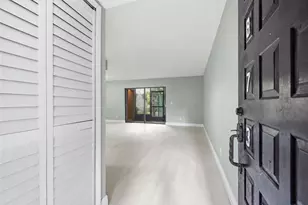 4873 Puritan Cir, Tampa, FL 33617 - Photo 5