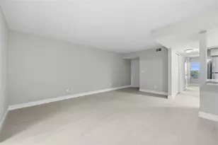 4873 Puritan Cir, Tampa, FL 33617 - Photo 9