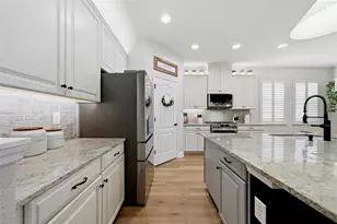 12204 Blue Pacific Dr, Riverview, FL 33579 - Photo 9