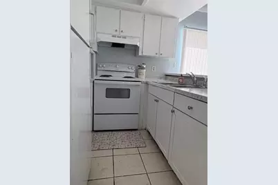 13045 Londondary Place, Tampa, FL 33612 - Photo 3