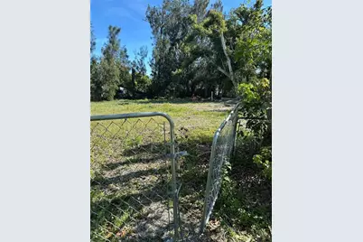 4049 45th Avenue N, Saint Petersburg, FL 33714 - Photo 3