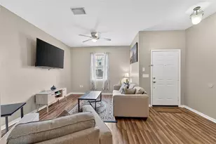 2052 Greenwood Valley Dr, Plant City, FL 33563 - Photo 9