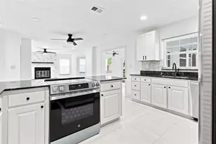 210 Lake Hobbs Rd, Lutz, FL 33548 - Photo 23