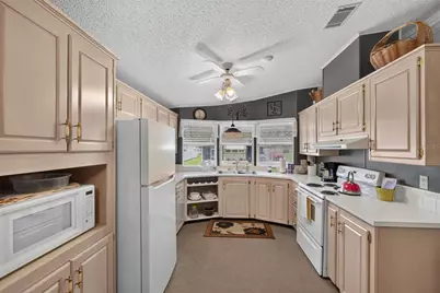 39200 Ola Avenue, Zephyrhills, FL 33542 - Photo 15