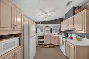 39200 Ola Ave, Zephyrhills, FL 33542 - Photo 15