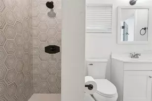 1046 Sylvia Ln, Tampa, FL 33613 - Photo 23