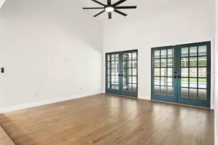 1046 Sylvia Ln, Tampa, FL 33613 - Photo 9