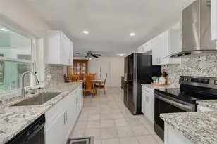 8960 140th St, Seminole, FL 33776 - Photo 9