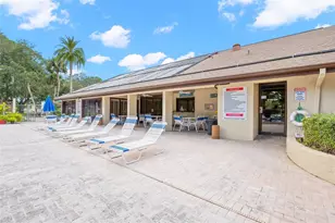 2502 Royal Pines Cir, Clearwater, FL 33763 - Photo 23