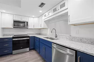 2502 Royal Pines Cir, Clearwater, FL 33763 - Photo 5
