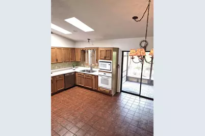 9913 W Bay Street, Seminole, FL 33776 - Photo 9