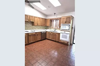 9913 W Bay Street, Seminole, FL 33776 - Photo 7