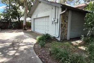9913 W Bay St, Seminole, FL 33776 - Photo 37