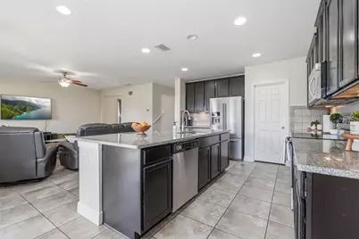 10229 Newminster Loop, Ruskin, FL 33573 - Photo 17