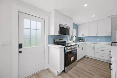 2547 Kingston Street S, Saint Petersburg, FL 33711 - Photo 9