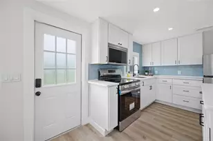 2547 Kingston St S, Saint Petersburg, FL 33711 - Photo 9