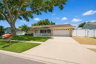 2069 Kingfisher Dr, Palm Harbor, FL 34683 - Photo 1