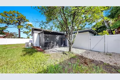 4112 W Lawn Avenue, Tampa, FL 33611 - Photo 17