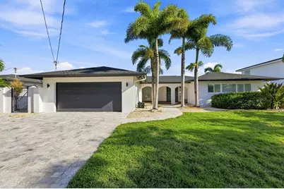 320 Palm Island NE, Clearwater Beach, FL 33767 - Photo 3