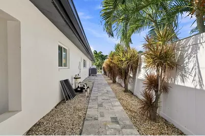 320 Palm Island NE, Clearwater Beach, FL 33767 - Photo 11