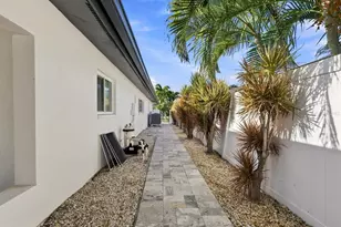 320 Palm Island NE, Clearwater Beach, FL 33767 - Photo 11