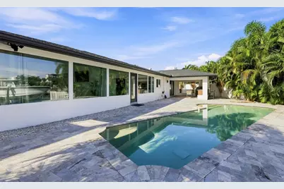 320 Palm Island NE, Clearwater Beach, FL 33767 - Photo 9
