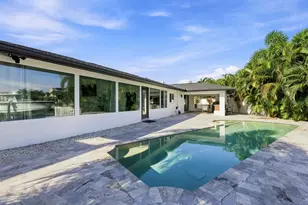 320 Palm Island NE, Clearwater Beach, FL 33767 - Photo 9