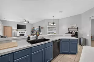 1617 Avondale Ridge Dr, Plant City, FL 33567 - Photo 9