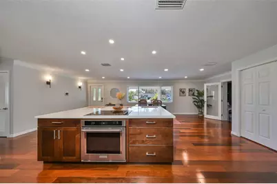 6101 37th Avenue N, Saint Petersburg, FL 33710 - Photo 11