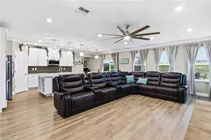 10007 Dolphin Gull Cir, Thonotosassa, FL 33592 - Photo 3