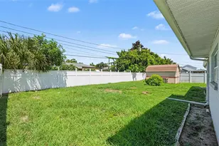 8948 108th St N, Seminole, FL 33772 - Photo 5