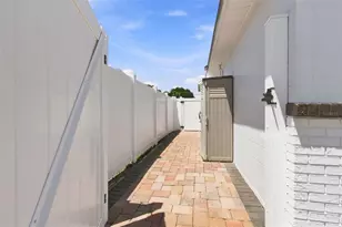 6033 Ambassador Dr, Tampa, FL 33615 - Photo 15