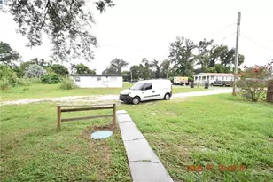 12203 N 9th St, Tampa, FL 33612 - Photo 9
