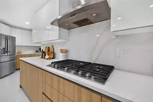 219 Miramar Blvd NE, Saint Petersburg, FL 33704 - Photo 9